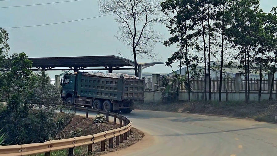 Dấu hiệu quá tải thể hiện ì ạch qua những khúc cua.