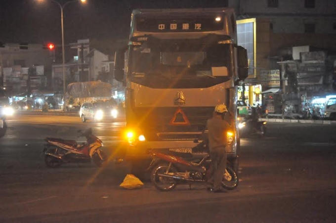 Chiếc xe container gây ra cái chết thương tâm với anh Vinh.