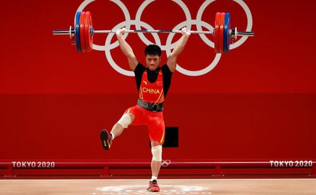 Phá kỷ lục của Olympic khi chỉ đứng 1 chân, VĐV Trung Quốc trở thành huyền thoại