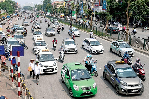 Taxi ở Hà Nội mỗi hàng có 1 màu riêng.