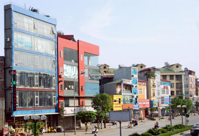 Nhà siêu mỏng, siêu méo trên đường Tố Hữu (Hà Nội). Ảnh: Thái Hiền.