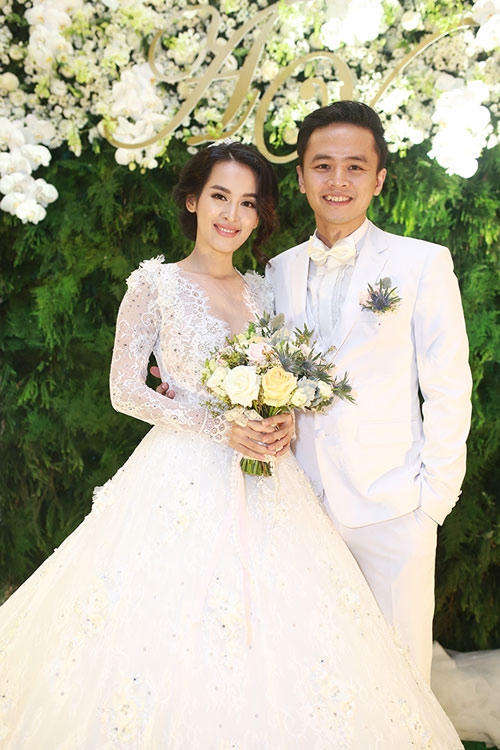 Văn Anh - Tú Vi, cặp tiên đồng ngọc nữ của showbiz Việt