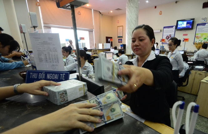 Từ ngày 18/12/2015, các cá nhân gửi tiền USD tại ngân hàng sẽ không còn được nhận lãi.
