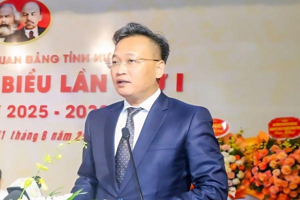 Bí thư Tỉnh ủy Hưng Yên Nguyễn Hữu Nghĩa phát biểu tại đại hội.