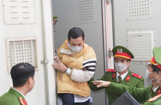 Xét xử