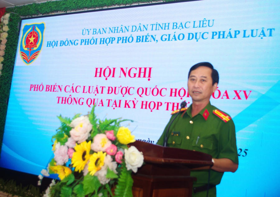 Thượng tá Lê Thanh Hận - Phó Trưởng phòng Cảnh sát hình sự Công an tỉnh Bạc Liêu, triển khai Luật Phòng, chống mua bán người.