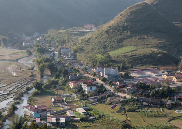 images1366983__TKY_DA_LAY_trong_anh_khu_trung_tam_xa_mau_due..._D_tuan_