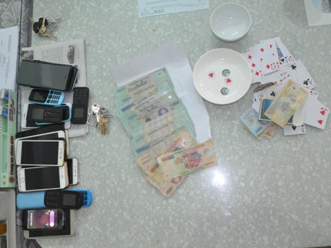 Tang vật vụ đánh bạc được cơ quan chức năng phát hiện.