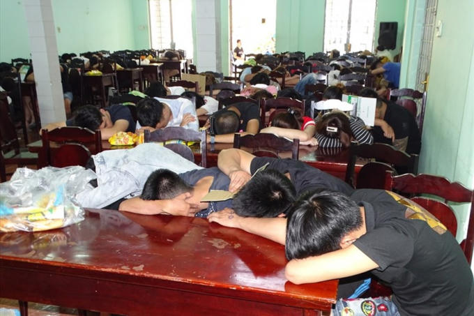 Các đối tượng thanh niên nam nữ sử dụng ma túy bị phát hiện_Ảnh: Công an tỉnh Đồng Nai
