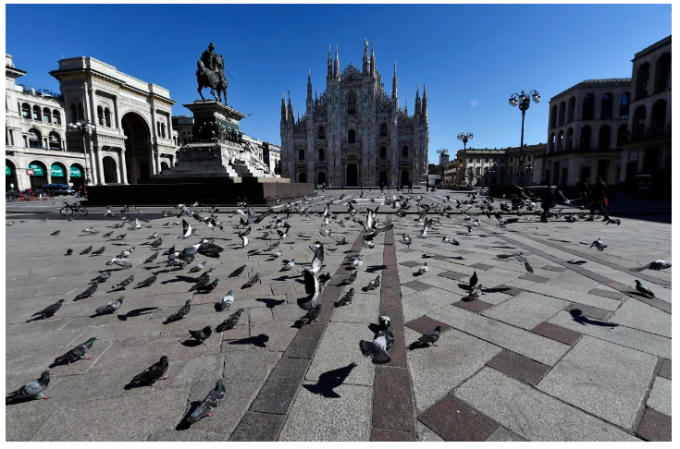 Quảng trường Duomo ở Milan gần như vắng bóng người ở thời điểm phong toả hiện tại ở Ý. (Flavio Lo Scalzo / Reuters)