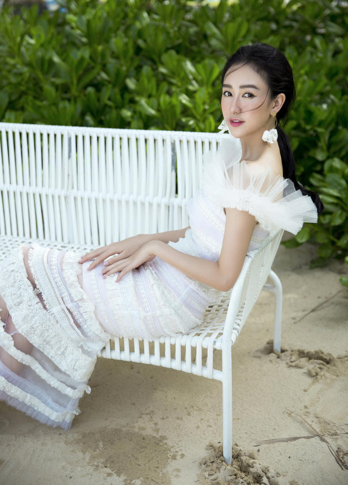Nói về những kế hoạch sắp tới, Hà Thu khẳng định: “Hà Thu chưa bao giờ hài lòng với những gì mình đã có, không phải vì tham vọng mà đơn giản vì nếu ta hài lòng ta sẽ không còn ý chí và sự nỗ lực để cố gắng. Mỗi một ngày trôi qua, Hà Thu luôn suy nghĩ xem mình phải làm gì, phải đạt được những thành công gì trong nghề để bản thân cảm thấy tự hào và không phụ lòng khán giả yêu mến.”