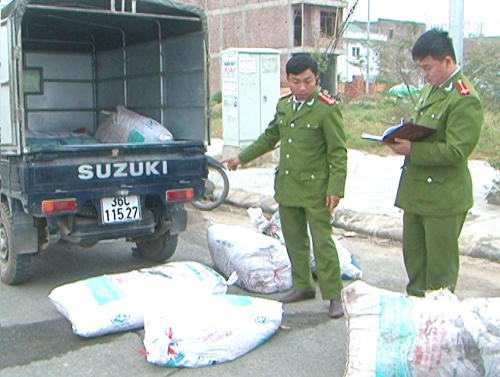 Công an bắt quả tang xe tải chở bì lợn thối