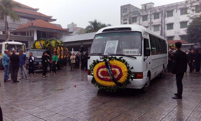 Bác Nguyễn Ngọc Cấn (Ba Đình, Hà Nội) bày tỏ niềm tiếc thương vô hạn với nhạc sỹ Thanh Tùng, là một nhạc sỹ tài hoa nhưng ông ra đi quá sớm, đó quả là một mất mát quá lớn đối với nền âm nhạc nước nhà.