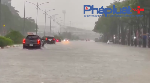 Khi ý thức cộng đồng và biến đổi khí hậu cùng góp phần khiến Hà Nội ngập lụt.