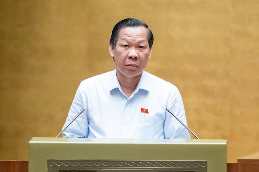 Chủ nhiệm Ủy ban Kinh tế và Tài chính Phan Văn Mãi báo cáo thẩm tra. (Ảnh: Cổng TTĐTQH)