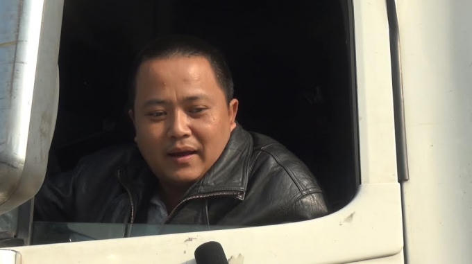 Anh Nguyễn Hùng, lái xe đường dài chia sẻ về bất tiện khi trạm thu phí có đến hai dừng.