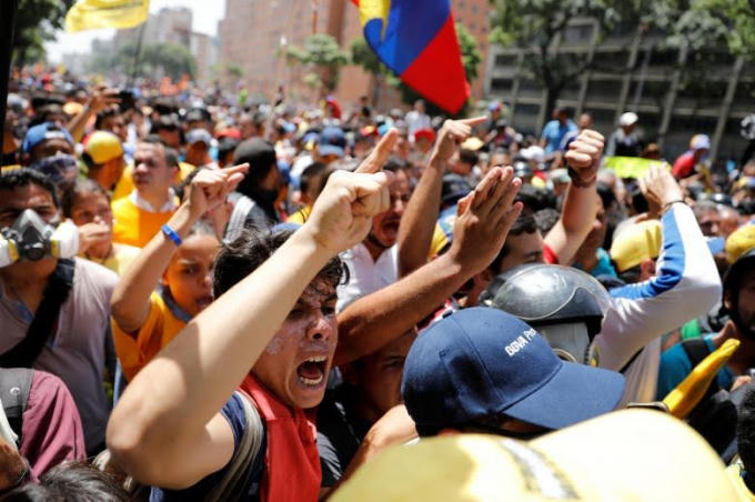 Venezuela: L&agrave;n s&oacute;ng biểu t&igrave;nh chống ch&iacute;nh phủ lan rộng