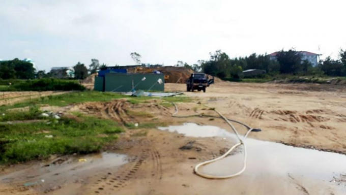 Một điểm tập kết cát trái phép tại phường Hòa Quý.