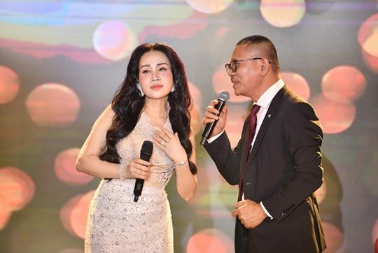 NSND. Đức Long và Sao Mai Khánh Ly trong đêm nhạc. Ảnh: NVCC