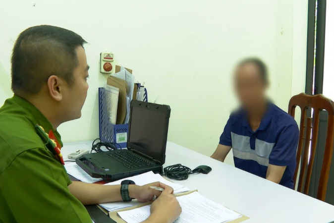 Đối tượng N.V.D. tại cơ quan công an (Ảnh: Công an Hưng Yên).