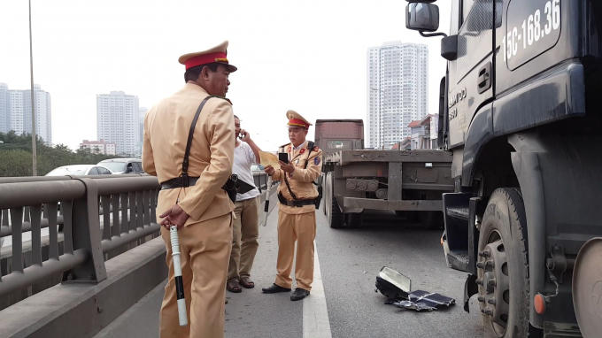 Hiện trường vụ tai nạn (đoạn qua Bán đảo Linh Đàm).