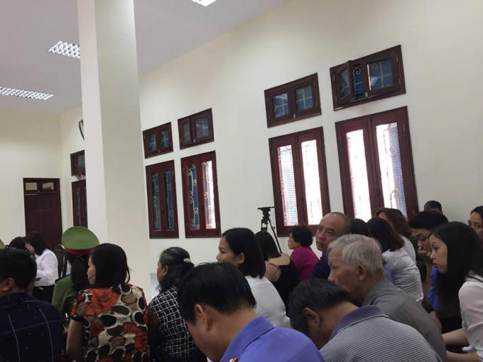 Phiên tòa thu hút được rất đông người tham dự.