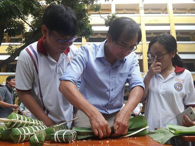 Giáo viên hoàn thành xuất sắc, hoàn thành tốt nhiệm vụ ở TPHCM sẽ có thêm một khoản nhu nhập lớn từ Nghị quyết 03 của HĐND TPHCM.
