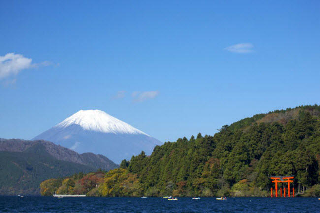 Thành phố Hakone, Nhật Bản:Tới thành phố này, du khách có thể chiêm ngưỡng ngọn núi Phú Sĩ hay thư giãn trong các dong suối nước nóng tự nhiên.