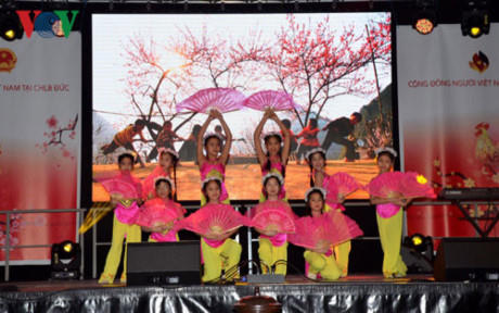 Tưng bừng đón Tết cổ truyền khắp năm châu