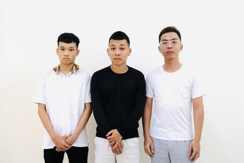Các đối tượng tại cơ quan công an.