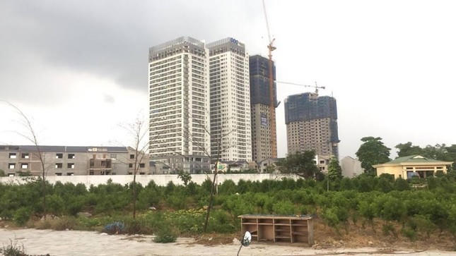 Dự án nhà ở xã hội FLC Đại Mỗ rơi vào cảnh ngừng thi công, “vỡ” tiến độ bàn giao nhà như cam kết khiến khách hàng bức xúc.