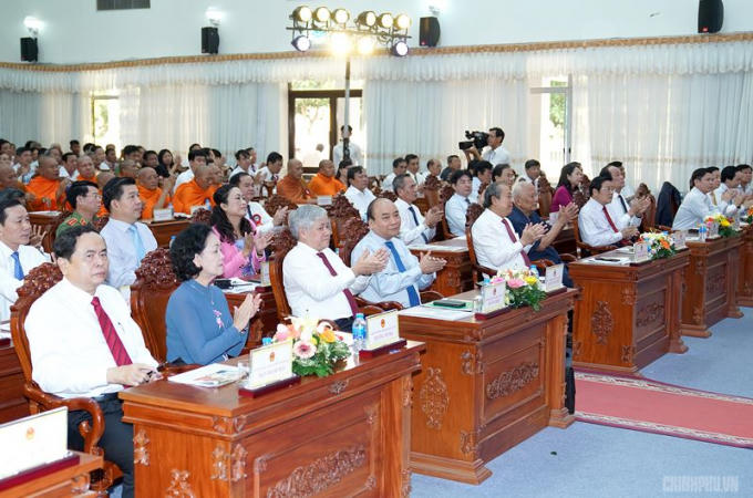 Thủ tướng Chính phủ và các đại biểu dự cuộc họp mặt