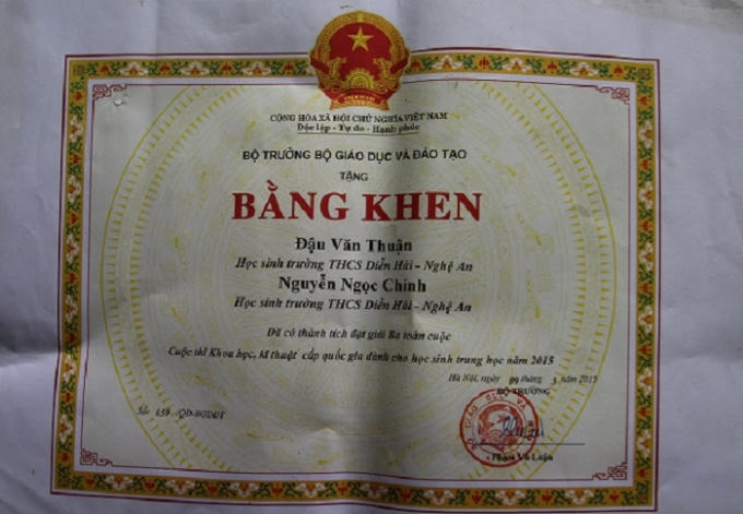 Bằng khen của Bộ trưởng Bộ GD&ĐT tặng hai nhà