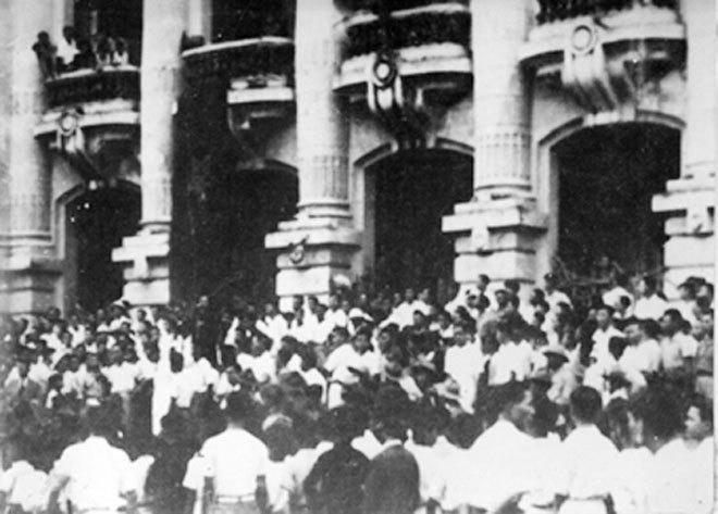 Đông đảo quần chúng nhân dân tham gia buổi mít tinh ngày 19/8/1945 (Ảnh: Tư liệu).