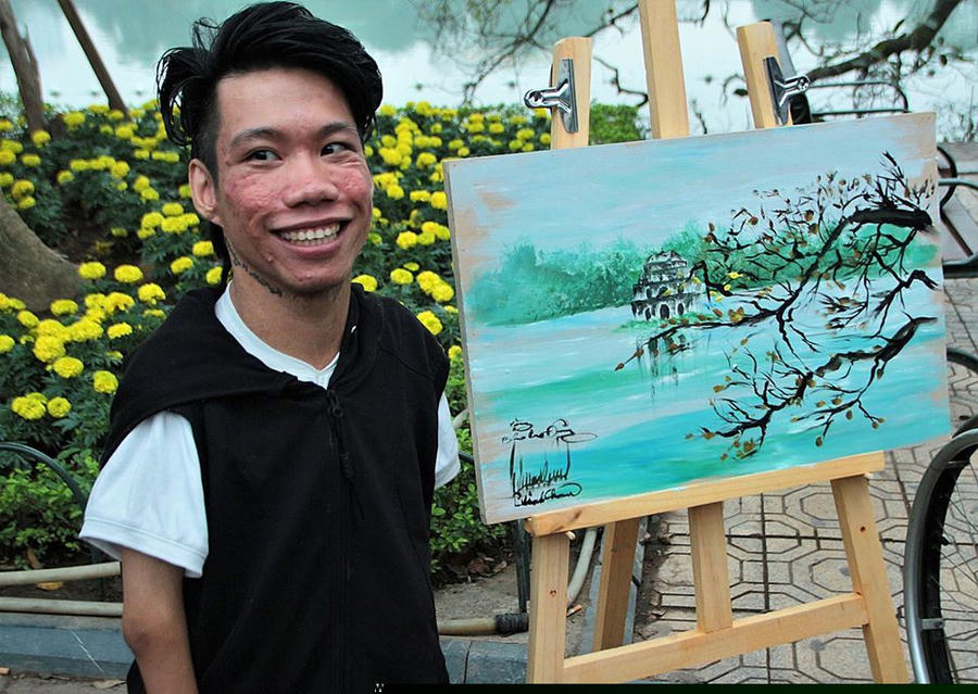 Họa sĩ Lê Minh Châu. Ảnh: Nguyễn Tấn Vinh.