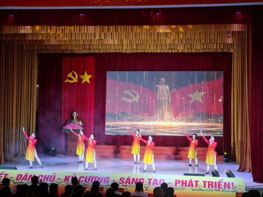 Chương trình văn hóa nghệ thuật trong chương trình được tổ chức tại xã Bình Liêu.