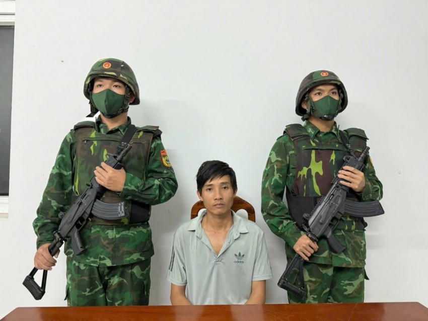 Đối tượng bị bắt giữ tại Đồn Biên phòng Ninh Điền