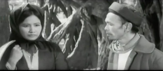 NSƯT Thanh Tú (trái) trong một cảnh phim.