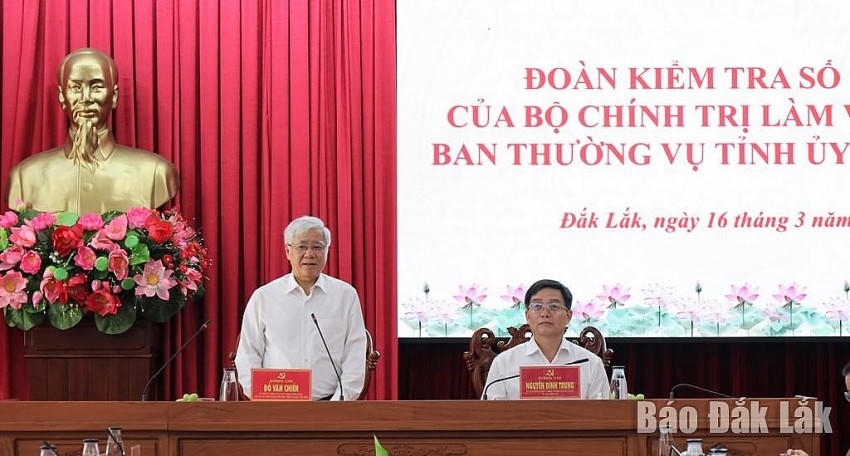 Đồng chí Đỗ Văn Chiến, Ủy viên Bộ Chính trị, Bí thư Trung ương Đảng, Chủ tịch Ủy ban Trung ương MTTQ Việt Nam, Trưởng Đoàn kiểm tra số 1922 của Bộ Chính trị phát biểu tại buổi làm việc. Ảnh: Báo Đắk Lắk