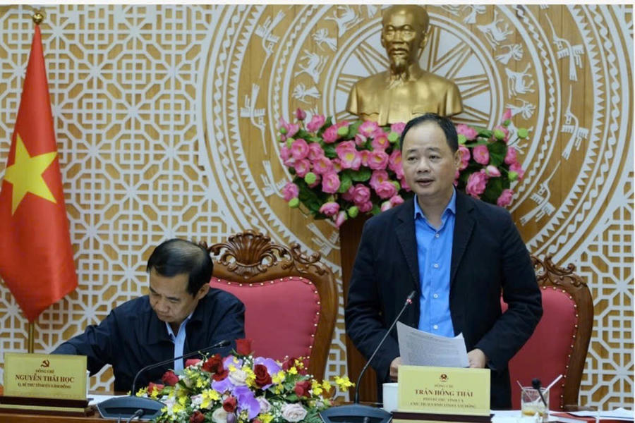 Chủ tịch UBND tỉnh Lâm Đồng Trần Hồng Thái đề xuất tháo gỡ khó khăn về đất đai để hoàn thành xóa nhà tạm trên toàn tỉnh. Ảnh: Báo Lâm Đồng.