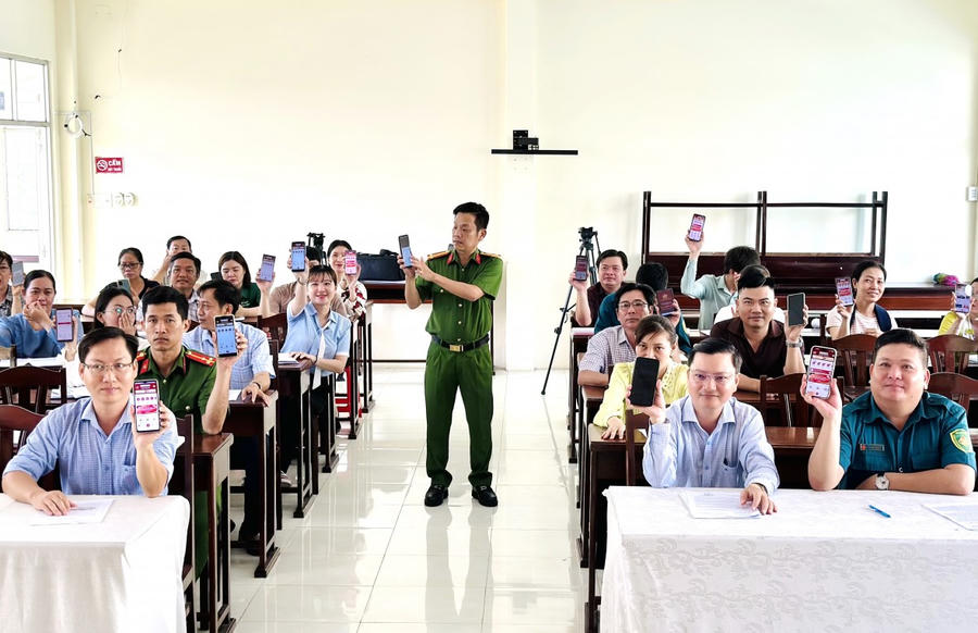 Thông qua truyền thông chính sách, Công an tỉnh đã huy động được tâm huyết, trí tuệ của Nhân dân trong quá trình góp ý sửa đổi Hiến pháp năm 2013 thông qua ứng dụng VNeID.