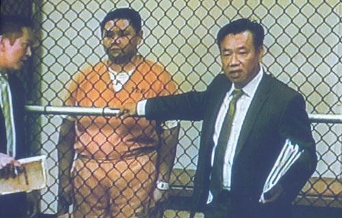 Để giết thời gian và đỡ nhớ nghề, Minh Béo đã viết 4 vở hài kịch và gửi ra cho gia đình