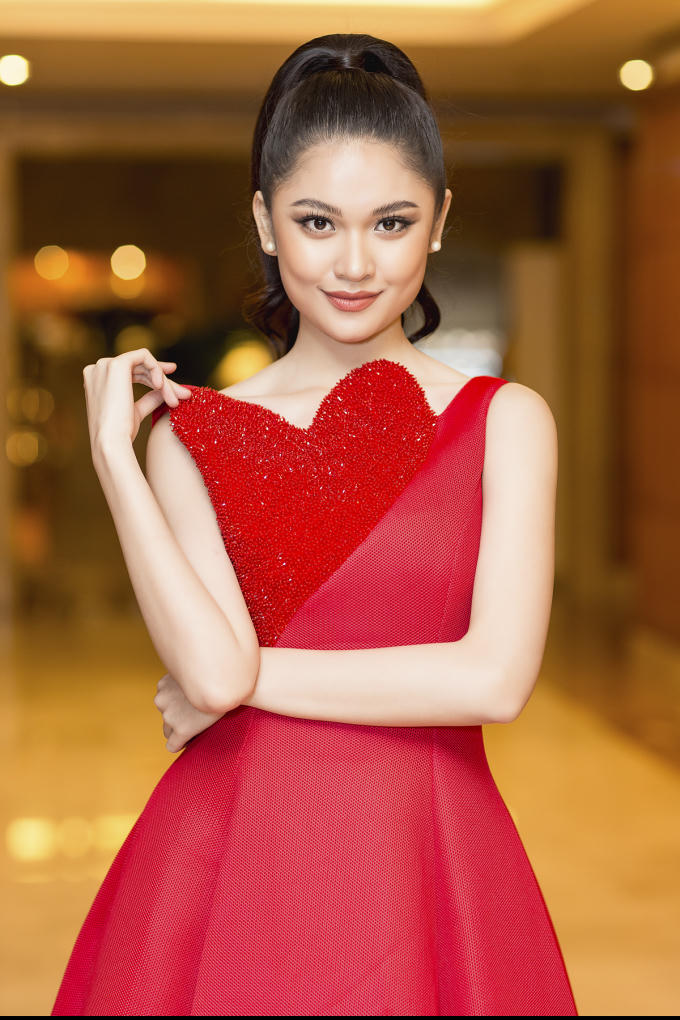 &Aacute; hậu Thuỳ Dung h&eacute; lộ mối quan hệ đặc biệt với Hoa hậu H'Hen Ni&ecirc;
