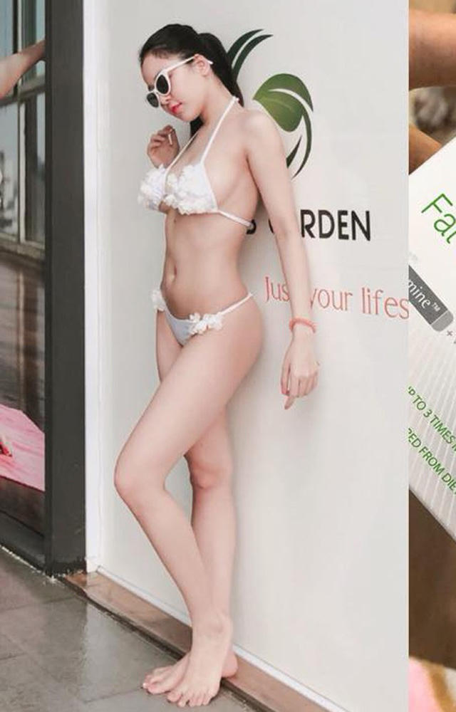 Không ngại khoe dáng trong những bộ bikini nóng bỏng.