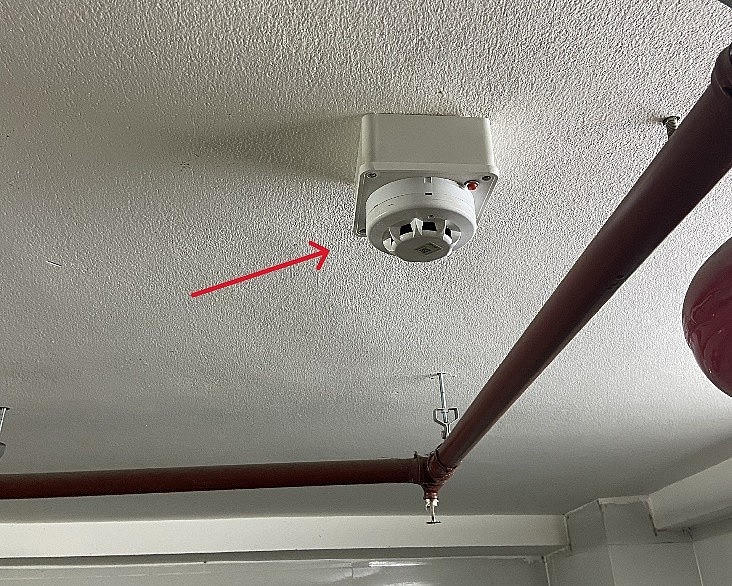01 thiết bị đầu báo cháy được cấp kiểm định với tính năng là thiết bị “có dây”, sau đó được “hoán cải” thành thiết bị “không dây”.
