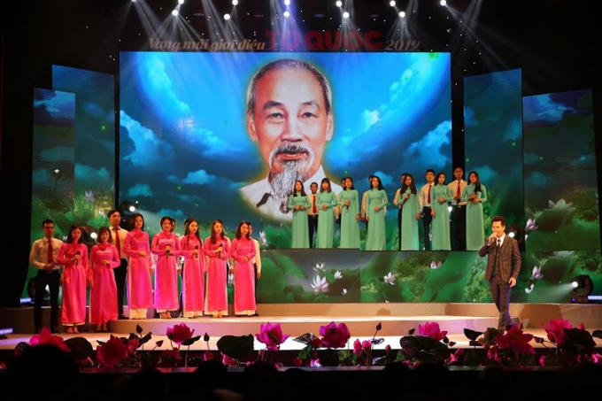 "Vang mãi giai điệu Tổ quốc" 2019 với chủ đề "Người là niềm tin tất thắng".
