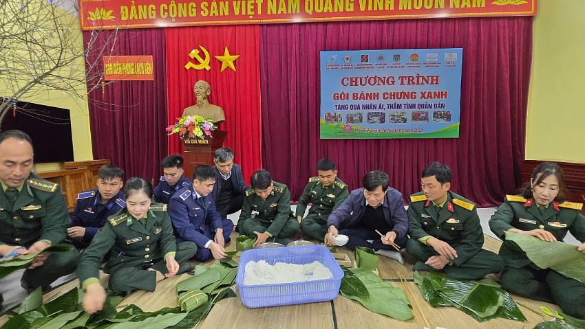 Chương trình “Gói bánh chưng xanh, vui tết đón xuân - thắm tình quân dân".