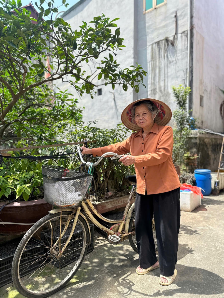 Chân dung bà Đặng Thị Bình - người phụ nữ nhân hậu viết lên câu chuyện cổ tích giữa thời hiện đại.