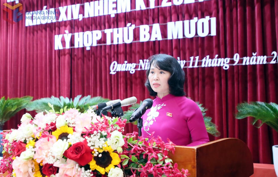 Bà Trịnh Thị Minh Thanh, Phó Bí thư Thường trực Tỉnh ủy, Chủ tịch HĐND tỉnh phát biểu bế mạc kỳ họp. Ảnh QMG
