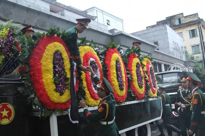 Chủ tịch nước Tr&acirc;̀n Đại Quang đã v&ecirc;̀ với đ&acirc;́t mẹ